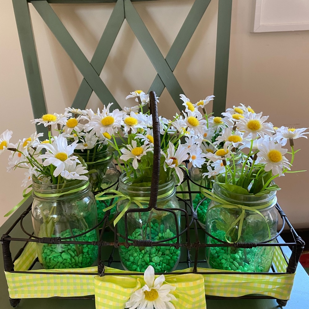 Metal basket w/flowerw